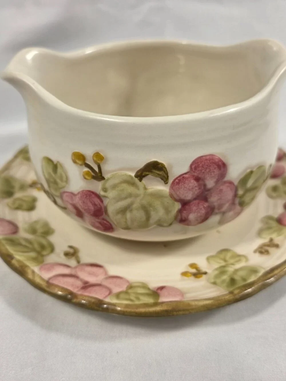 Metlox Poppytrail Vintage Pink Gravy Boat & Underplate Pink Grapes Green Leaves